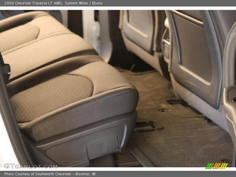 Summit White / Ebony 2009 Chevrolet Traverse LT AWD