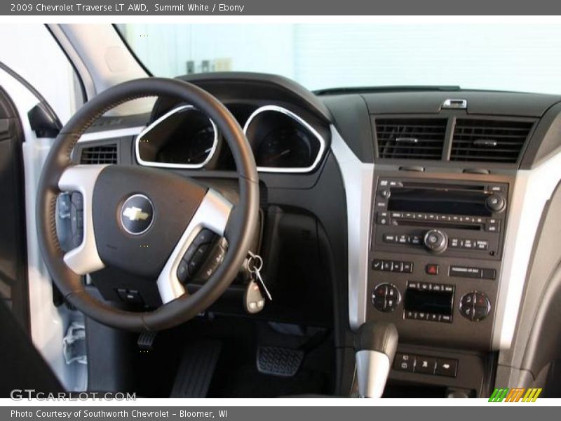 Summit White / Ebony 2009 Chevrolet Traverse LT AWD