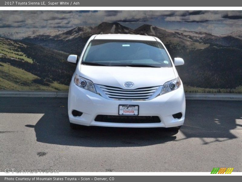 Super White / Ash 2017 Toyota Sienna LE