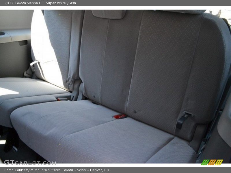 Super White / Ash 2017 Toyota Sienna LE