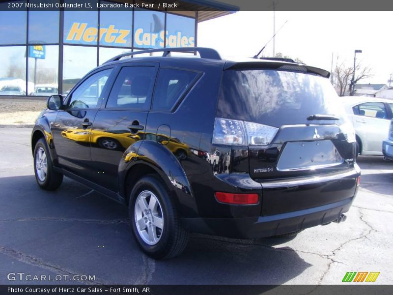Labrador Black Pearl / Black 2007 Mitsubishi Outlander LS