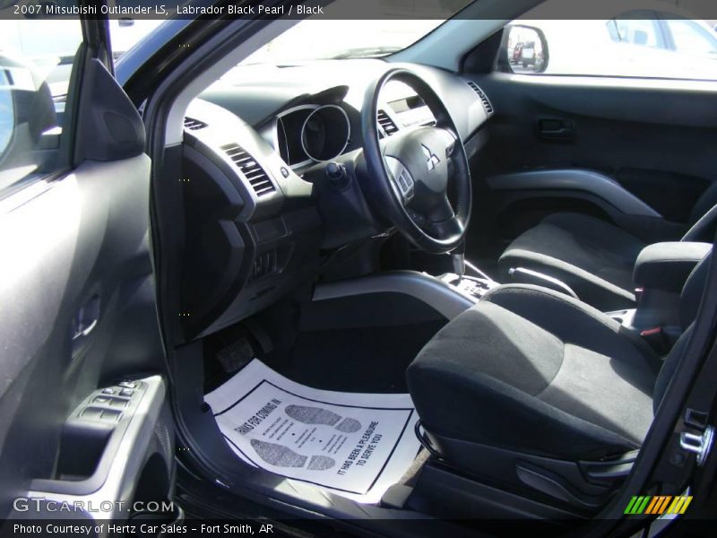 Labrador Black Pearl / Black 2007 Mitsubishi Outlander LS