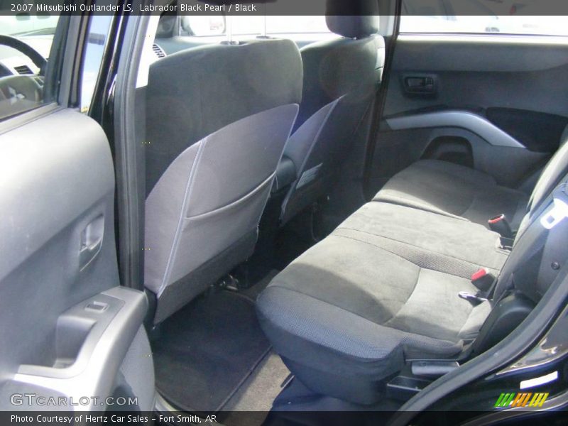 Labrador Black Pearl / Black 2007 Mitsubishi Outlander LS
