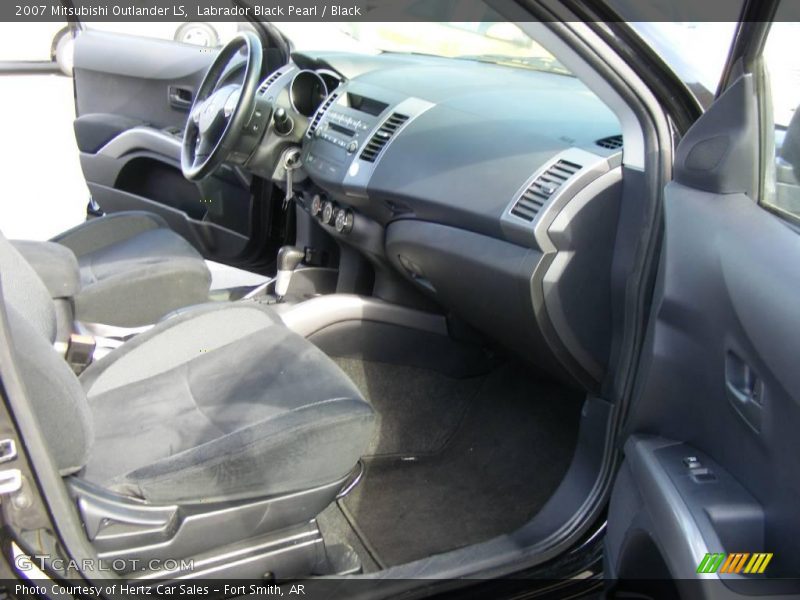 Labrador Black Pearl / Black 2007 Mitsubishi Outlander LS