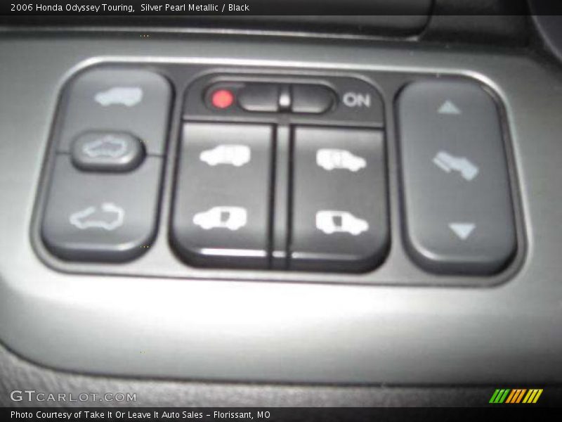 Silver Pearl Metallic / Black 2006 Honda Odyssey Touring