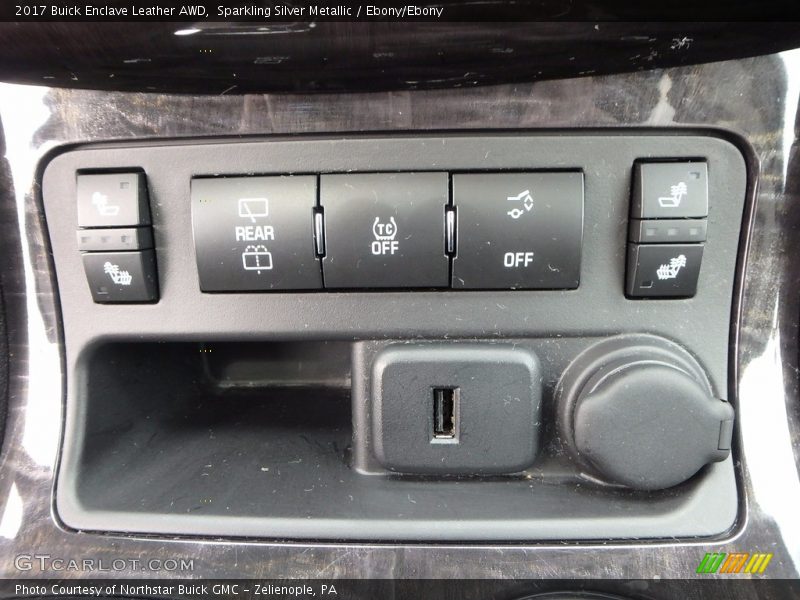 Sparkling Silver Metallic / Ebony/Ebony 2017 Buick Enclave Leather AWD
