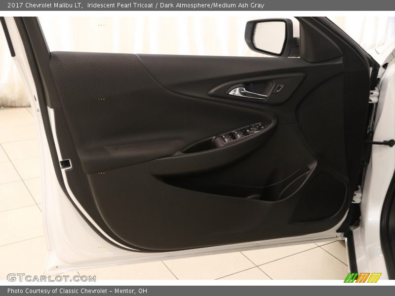 Iridescent Pearl Tricoat / Dark Atmosphere/Medium Ash Gray 2017 Chevrolet Malibu LT