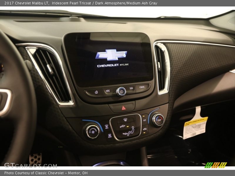 Iridescent Pearl Tricoat / Dark Atmosphere/Medium Ash Gray 2017 Chevrolet Malibu LT