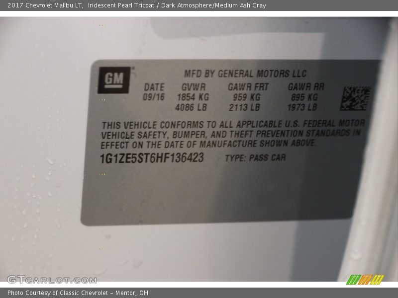 Iridescent Pearl Tricoat / Dark Atmosphere/Medium Ash Gray 2017 Chevrolet Malibu LT
