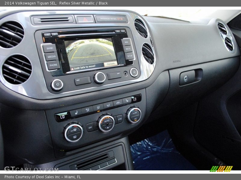 Reflex Silver Metallic / Black 2014 Volkswagen Tiguan SEL