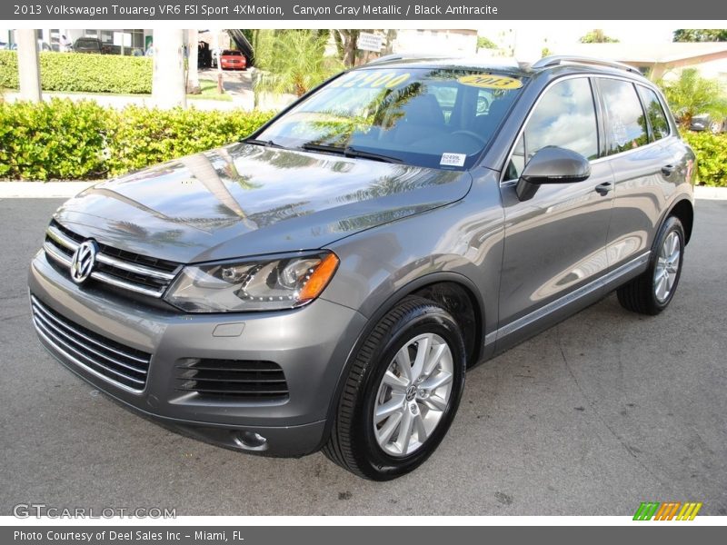Front 3/4 View of 2013 Touareg VR6 FSI Sport 4XMotion
