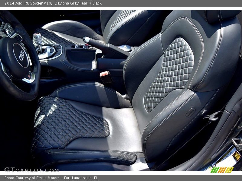 Front Seat of 2014 R8 Spyder V10