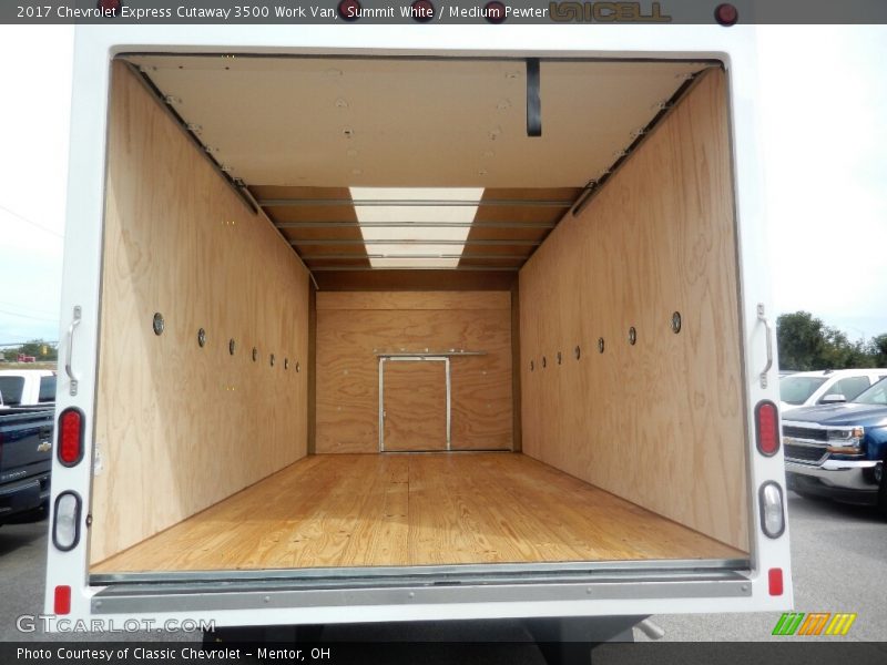 Summit White / Medium Pewter 2017 Chevrolet Express Cutaway 3500 Work Van