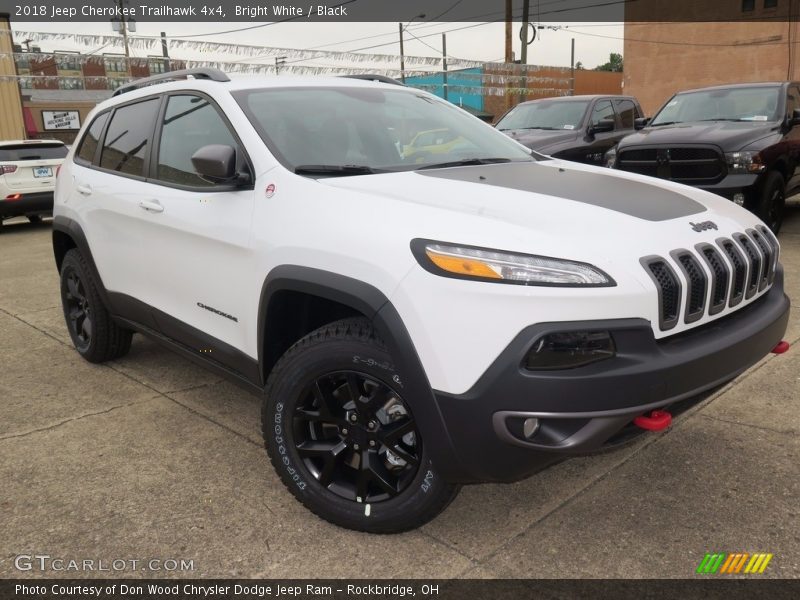 Front 3/4 View of 2018 Cherokee Trailhawk 4x4