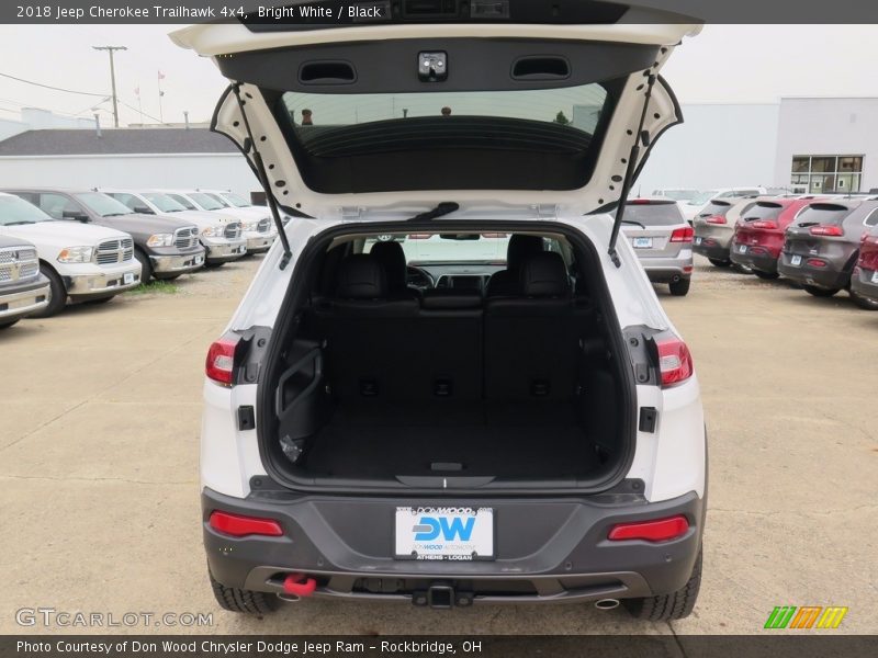 Bright White / Black 2018 Jeep Cherokee Trailhawk 4x4
