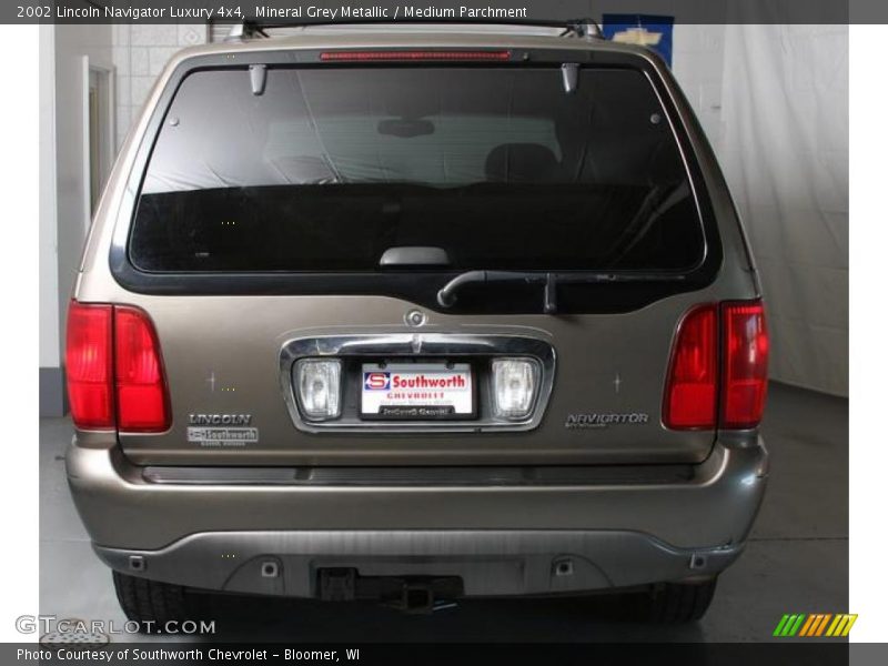 Mineral Grey Metallic / Medium Parchment 2002 Lincoln Navigator Luxury 4x4