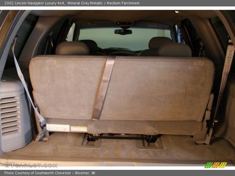 Mineral Grey Metallic / Medium Parchment 2002 Lincoln Navigator Luxury 4x4
