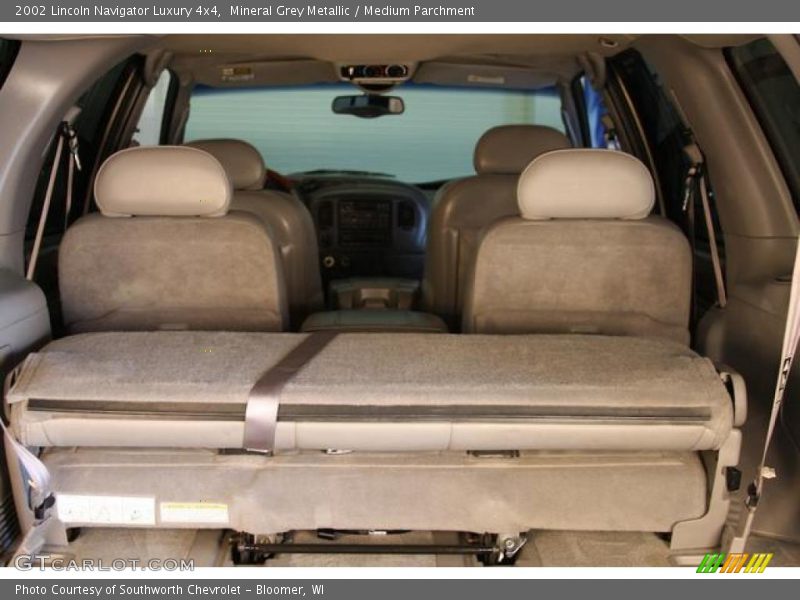 Mineral Grey Metallic / Medium Parchment 2002 Lincoln Navigator Luxury 4x4