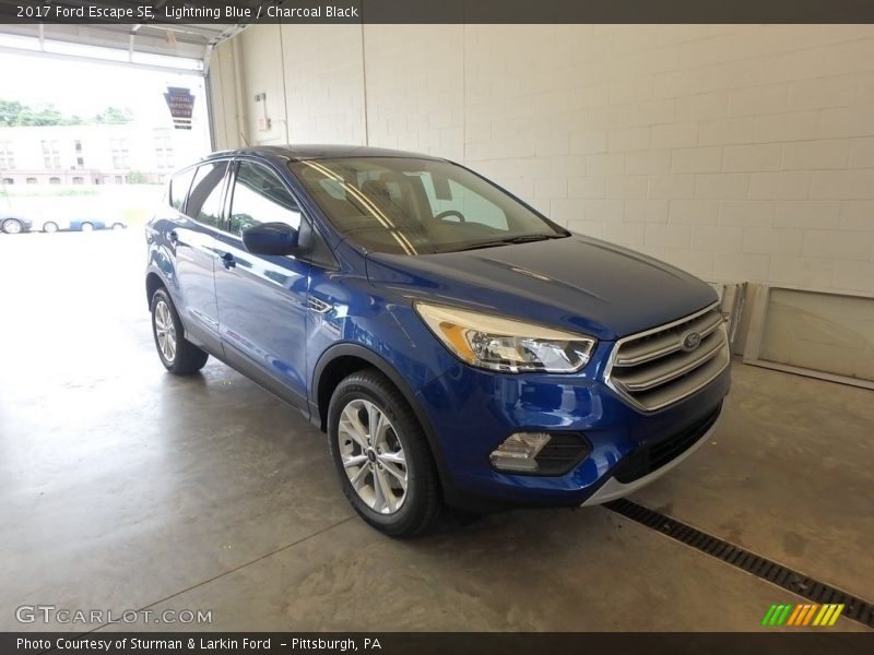 Lightning Blue / Charcoal Black 2017 Ford Escape SE