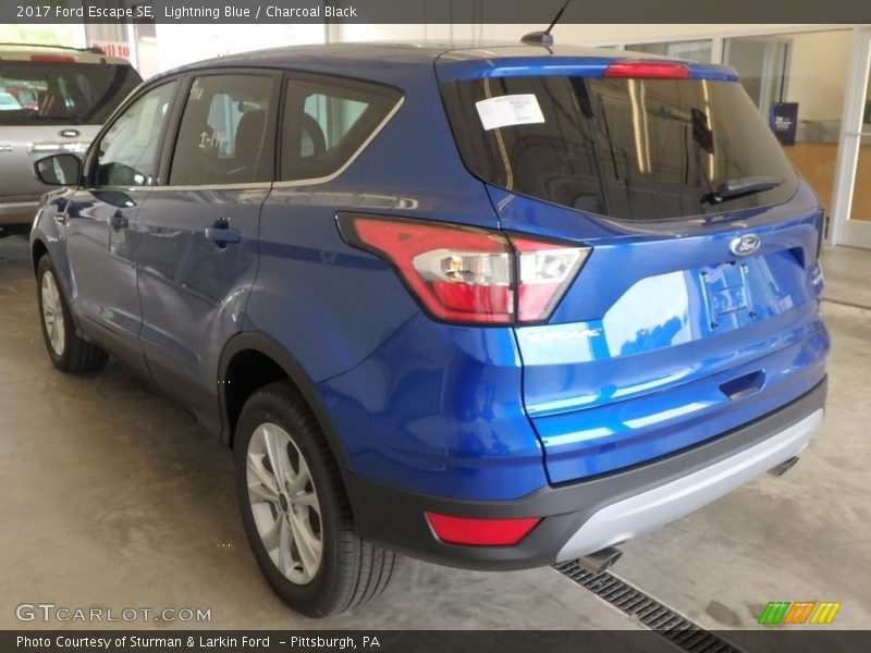 Lightning Blue / Charcoal Black 2017 Ford Escape SE