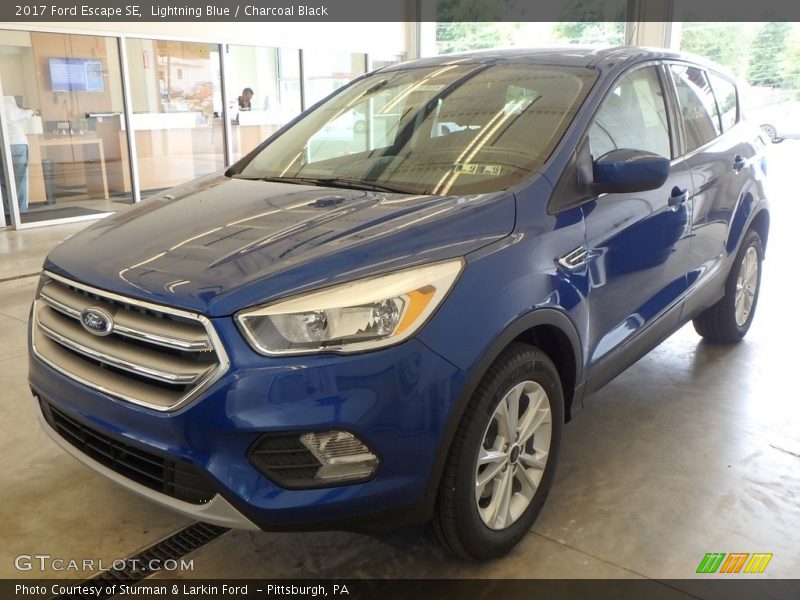Lightning Blue / Charcoal Black 2017 Ford Escape SE