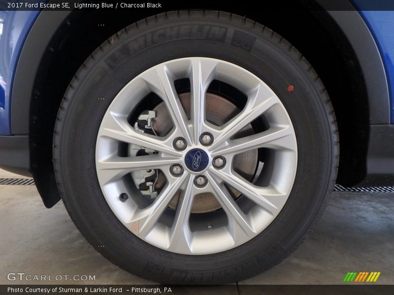 Lightning Blue / Charcoal Black 2017 Ford Escape SE