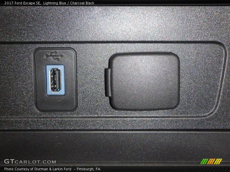 Lightning Blue / Charcoal Black 2017 Ford Escape SE