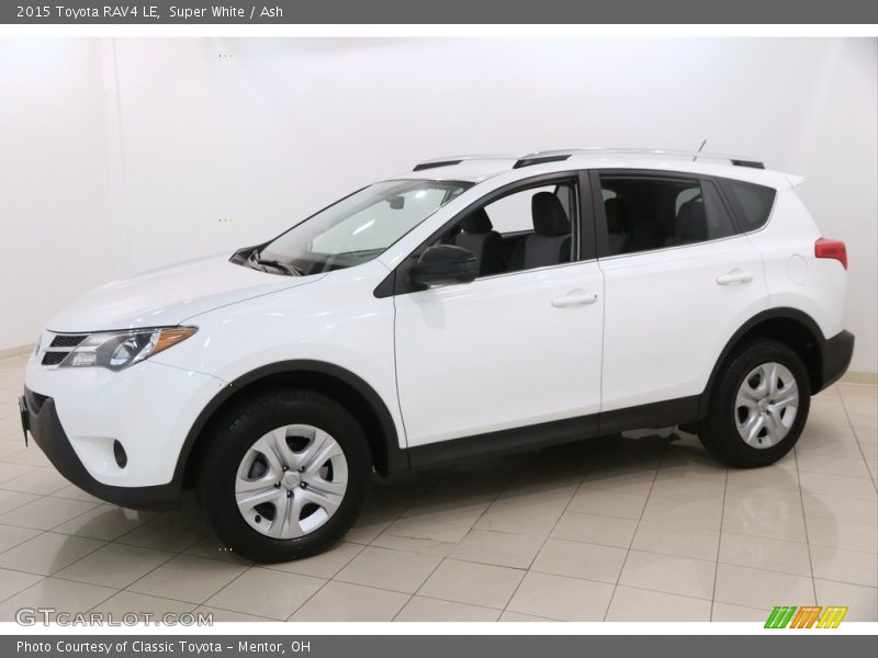 Front 3/4 View of 2015 RAV4 LE