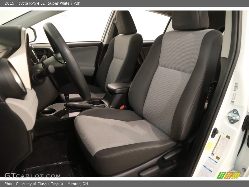 Super White / Ash 2015 Toyota RAV4 LE