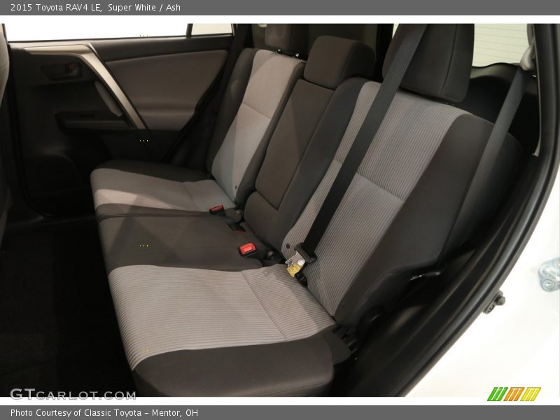 Super White / Ash 2015 Toyota RAV4 LE