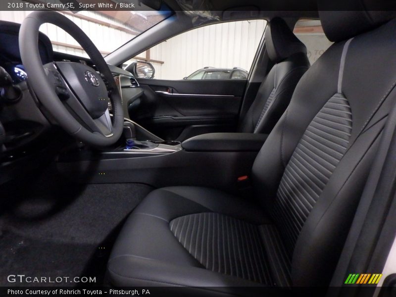 Super White / Black 2018 Toyota Camry SE