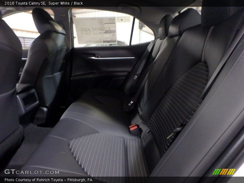 Super White / Black 2018 Toyota Camry SE