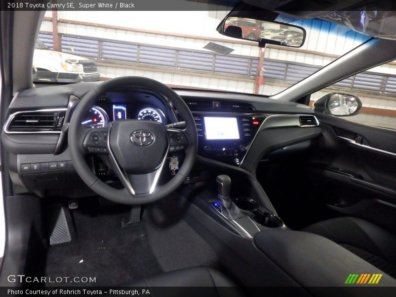 Super White / Black 2018 Toyota Camry SE