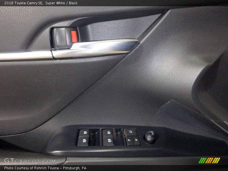 Super White / Black 2018 Toyota Camry SE