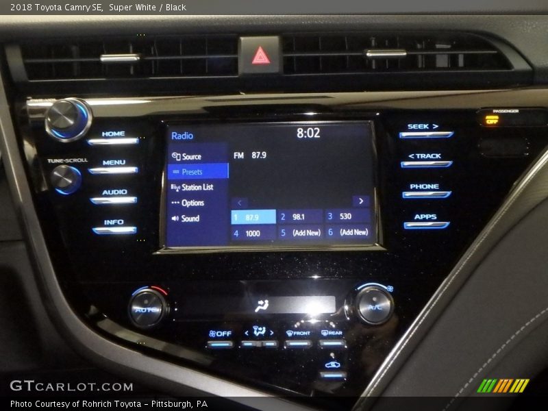 Super White / Black 2018 Toyota Camry SE