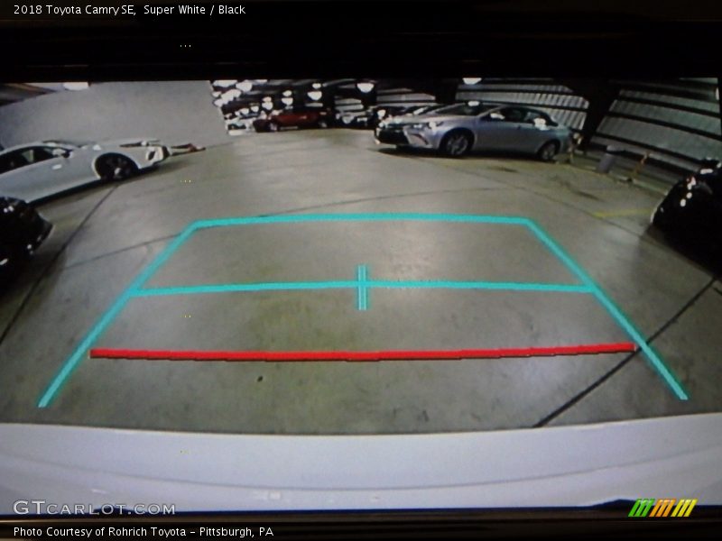 Super White / Black 2018 Toyota Camry SE