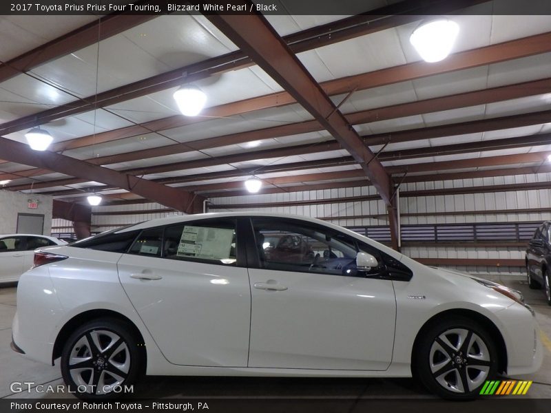 Blizzard White Pearl / Black 2017 Toyota Prius Prius Four Touring