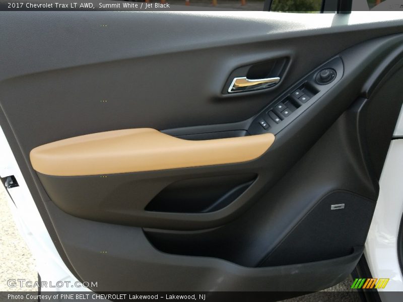 Summit White / Jet Black 2017 Chevrolet Trax LT AWD