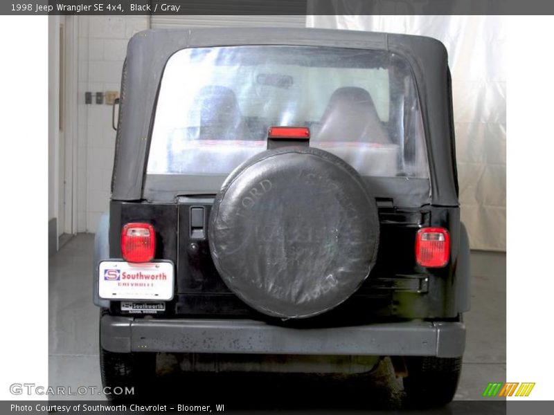 Black / Gray 1998 Jeep Wrangler SE 4x4