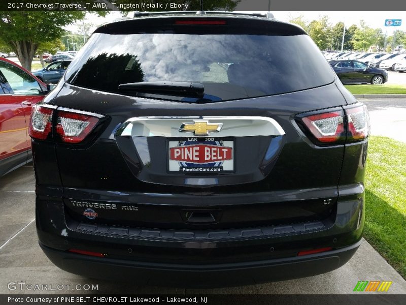 Tungsten Metallic / Ebony 2017 Chevrolet Traverse LT AWD