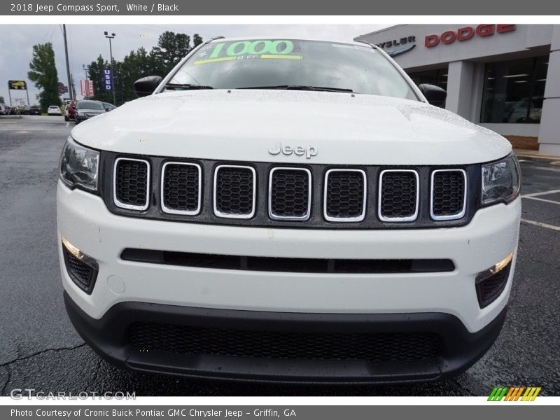 White / Black 2018 Jeep Compass Sport