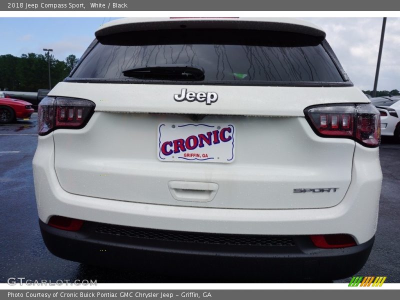 White / Black 2018 Jeep Compass Sport