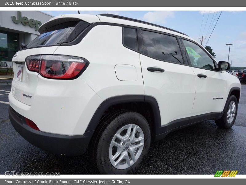 White / Black 2018 Jeep Compass Sport