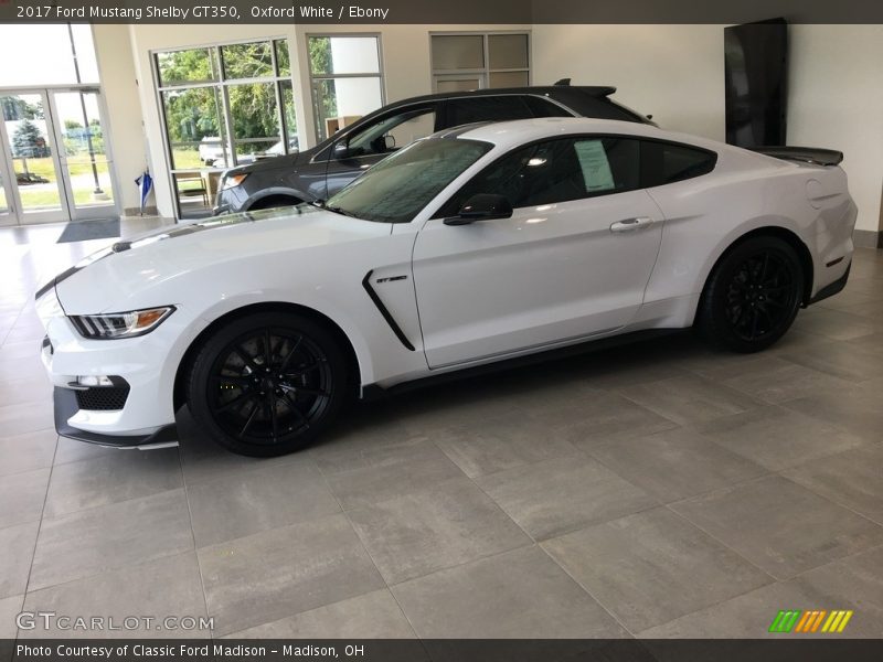 Oxford White / Ebony 2017 Ford Mustang Shelby GT350