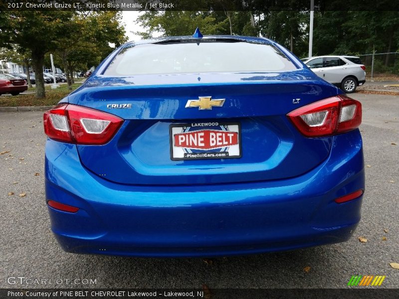 Kinetic Blue Metallic / Jet Black 2017 Chevrolet Cruze LT