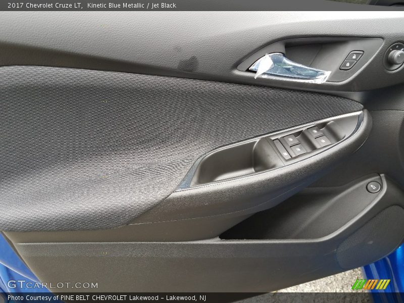 Kinetic Blue Metallic / Jet Black 2017 Chevrolet Cruze LT
