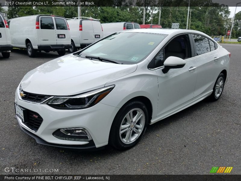 Summit White / Jet Black 2017 Chevrolet Cruze LT