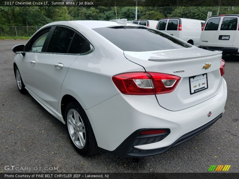 Summit White / Jet Black 2017 Chevrolet Cruze LT