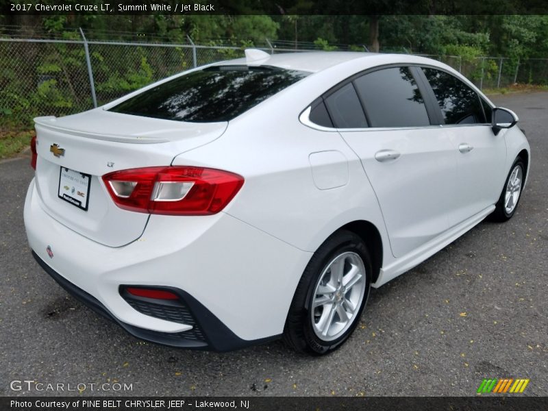 Summit White / Jet Black 2017 Chevrolet Cruze LT