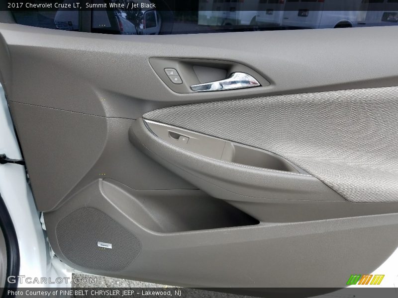 Summit White / Jet Black 2017 Chevrolet Cruze LT